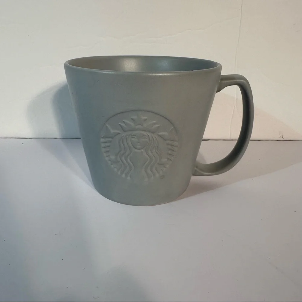 Starbucks Coffee CompanyGray Matte Grande 16oz Coffee Mug Cup Embossed Logo 2019